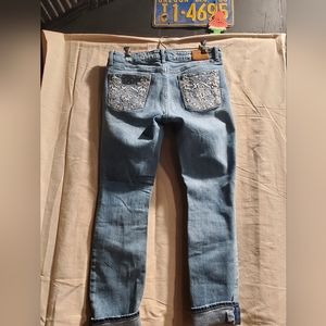 LUCKY JEANS DISTRESSED STYLE EXCELLENT USED CONDITION SIZE 8/29A